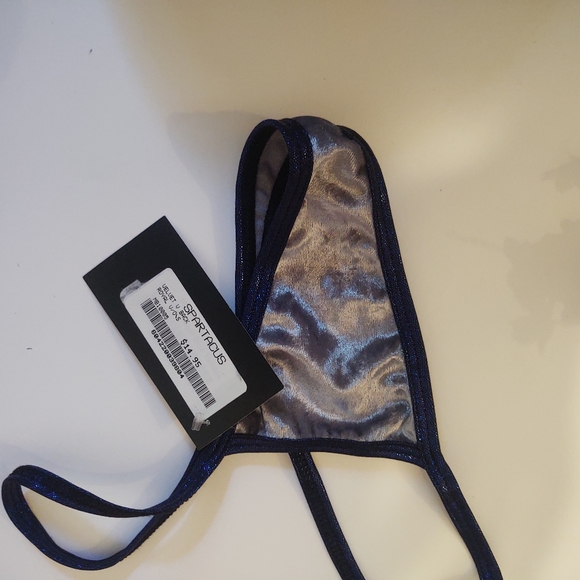 Velvet v back - Picture 2 of 3